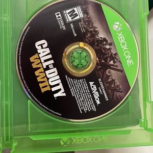 Call of Duty: World War 2 disc in excellent condition works and has been tested.